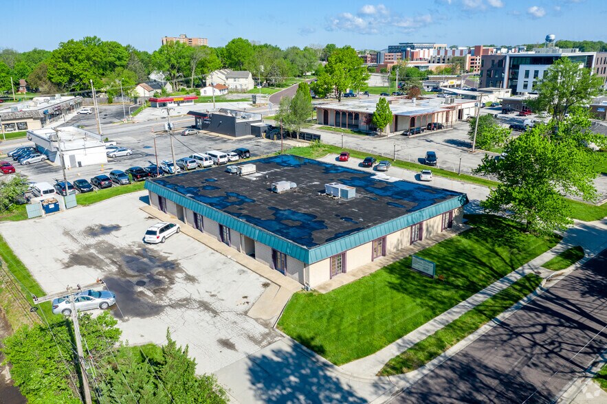 8220 Travis St, Overland Park, KS à louer - Photo du bâtiment - Image 2 de 2