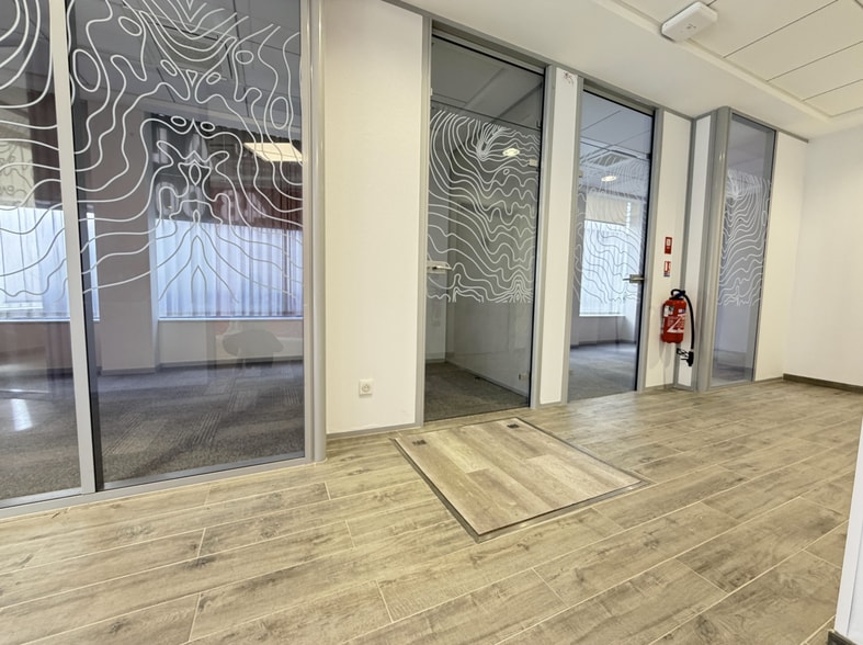 Retail in Paris for lease - Interior Photo - Image 3 of 15