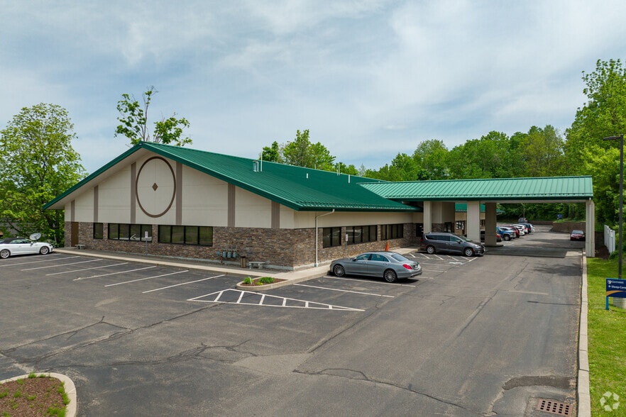 116 N Jensen Rd, Vestal Township, NY à louer - Photo du bâtiment - Image 1 de 11
