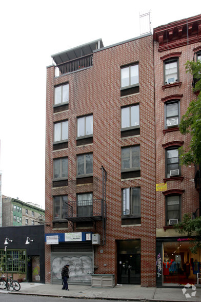 165 Elizabeth St, New York, NY for lease - Building Photo - Image 2 of 2