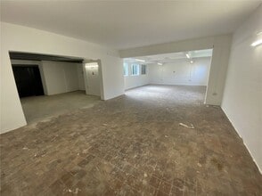 Ash Rd, Harrogate for lease Interior Photo- Image 2 of 6