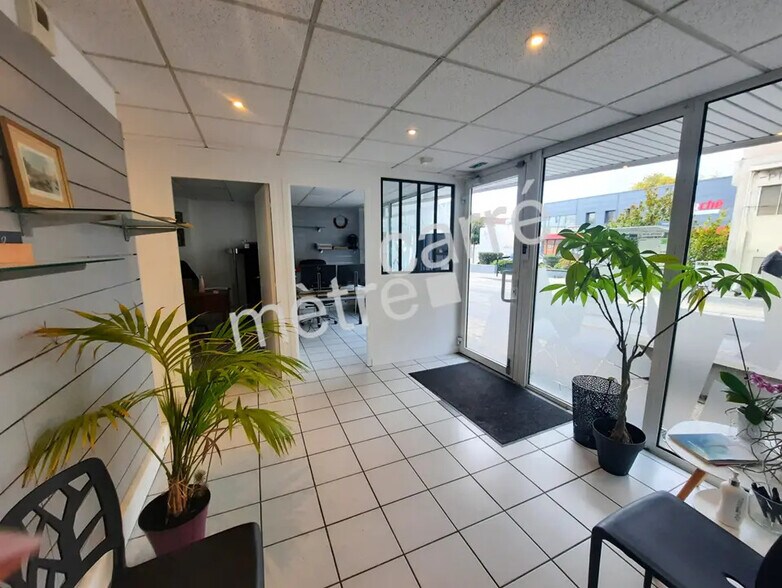 Commerce de détail dans Nantes à louer - Photo du bâtiment - Image 2 de 5