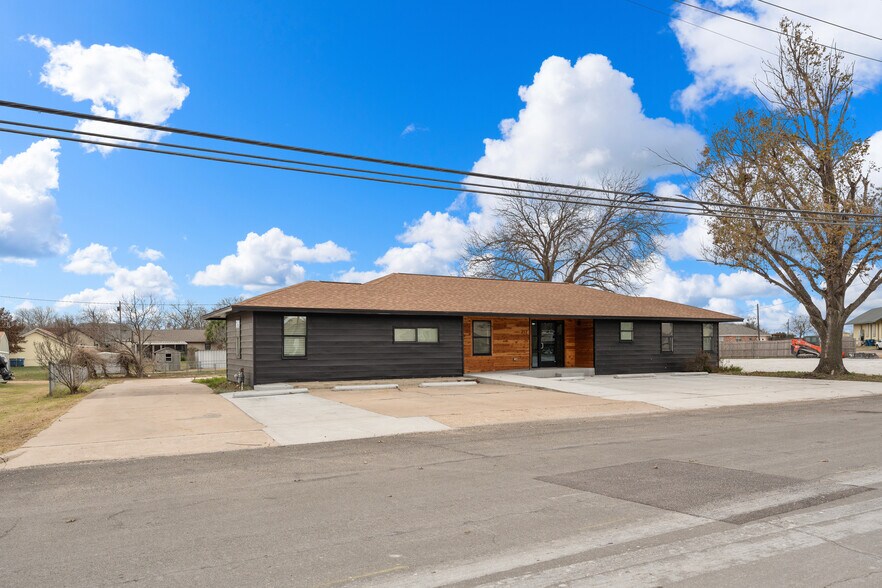 217 W Warren St, Hewitt, TX à vendre - Photo principale - Image 1 de 1