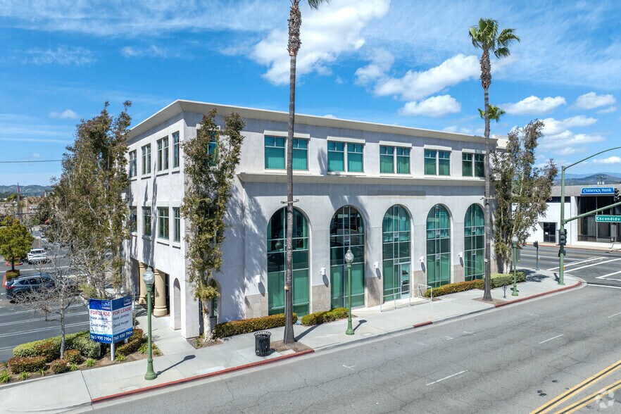 300 W Grand Ave, Escondido, CA à louer - Photo du bâtiment - Image 2 de 7