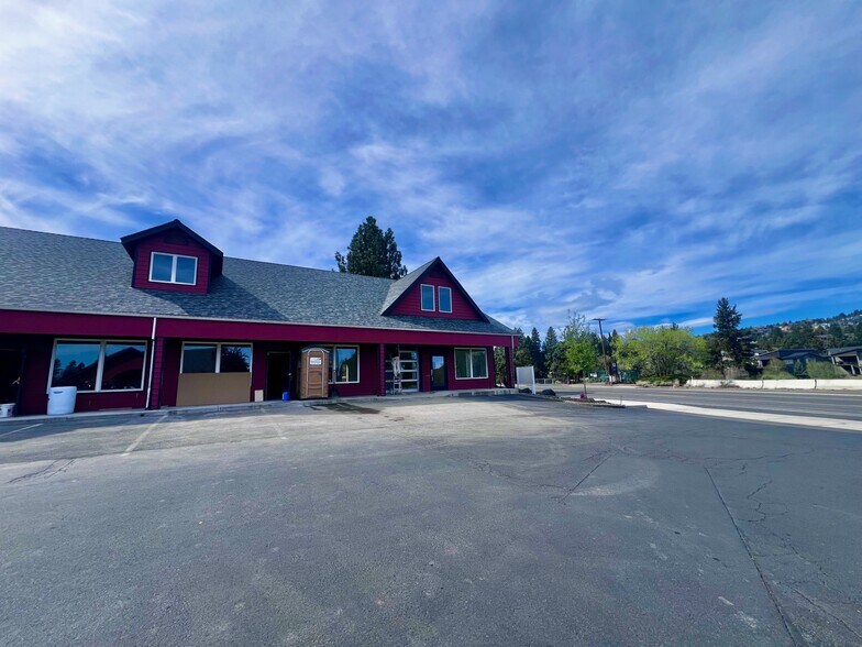 2600 NE Division St, Bend, OR à louer - Photo du bâtiment - Image 2 de 11
