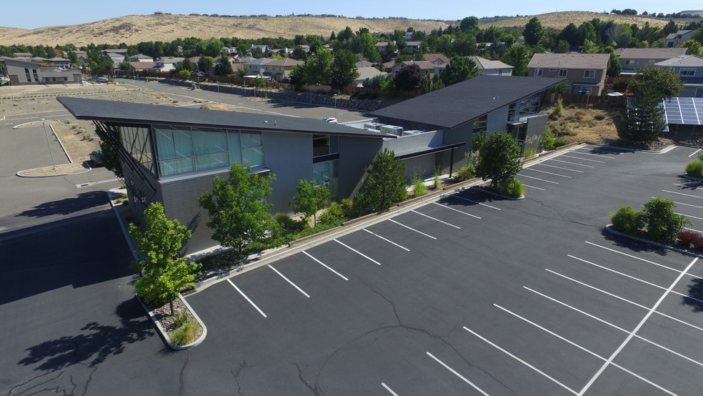 4960 Vista Blvd, Sparks, NV for lease - Building Photo - Image 3 of 11