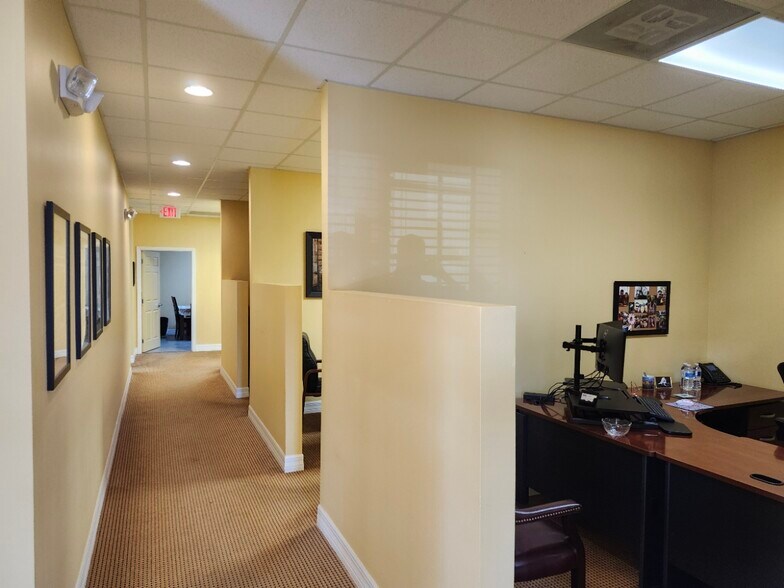 3760 W Eau Gallie Blvd, Melbourne, FL à louer - Photo du bâtiment - Image 2 de 9