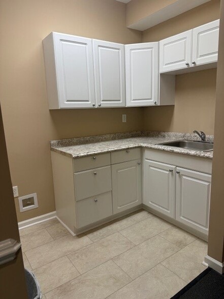 157 Commons Way, Greenville, SC for sale - Interior Photo - Image 3 of 6