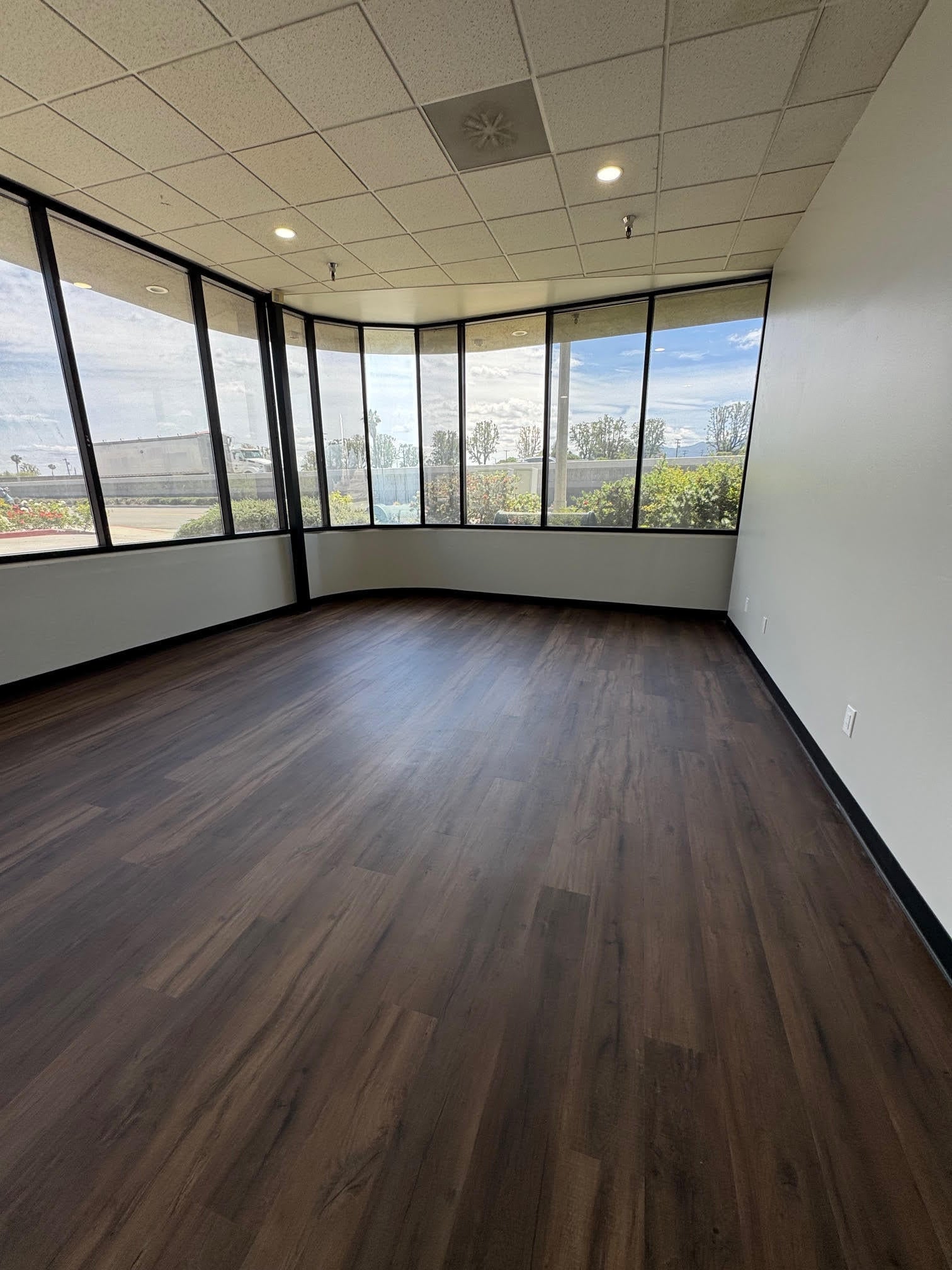 1611 W Pomona Rd, Corona, CA for lease Interior Photo- Image 1 of 6