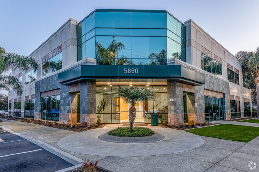 5860 Owens Ave, Carlsbad, CA for lease - Building Photo - Image 1 of 9