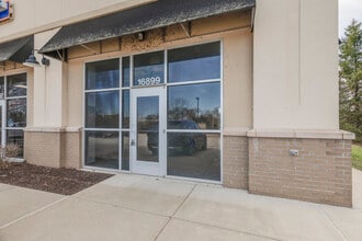 16889 Chesterfield Airport Rd, Chesterfield, MO for lease Interior Photo- Image 1 of 5