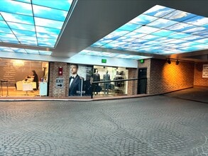 413-445 N Rodeo Dr, Beverly Hills, CA à louer Photo intérieure- Image 1 de 10