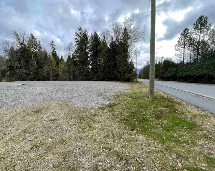 2404 Kenney St, Terrace, BC à vendre - Photo du bâtiment - Image 2 de 4
