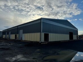 1060 Commerce Ct, Silverton, OR à louer Photo du bâtiment- Image 2 de 5