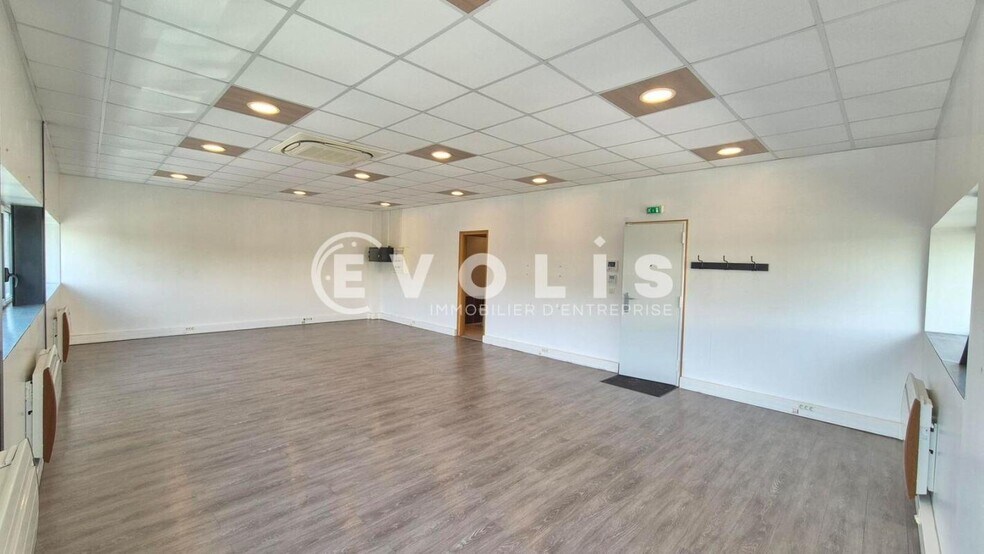 Office in Bailly-Romainvilliers for lease - Building Photo - Image 2 of 2