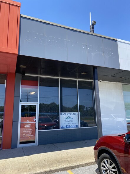 1747-1757 Sunrise Hwy, Bay Shore, NY à louer - Photo du bâtiment - Image 3 de 5