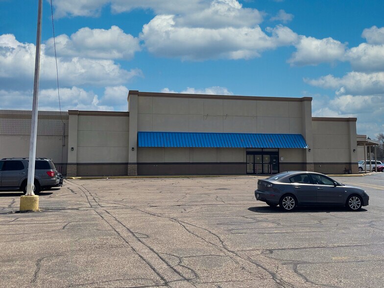 2111 8th St S, Wisconsin Rapids, WI for lease - Building Photo - Image 2 of 32