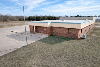 1701 E 1st St, Chandler, OK for lease Interior Photo- Image 1 of 4
