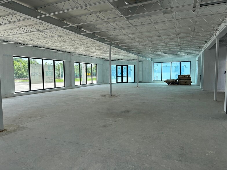 5570 NE 4th Ave, Miami, FL for lease - Interior Photo - Image 2 of 4