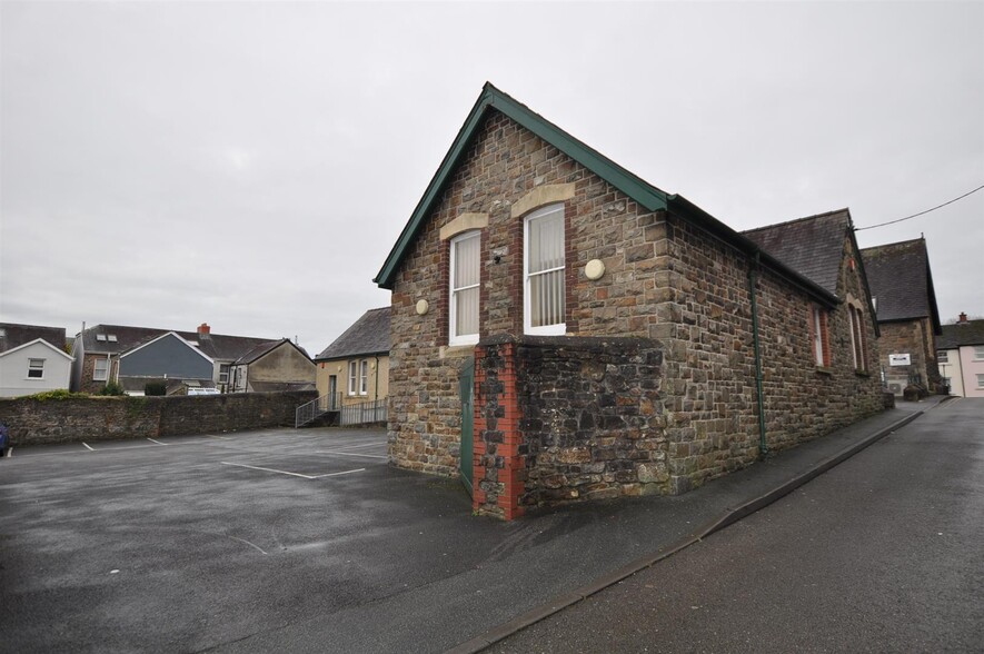 Penuel St, Carmarthen for lease - Primary Photo - Image 1 of 2