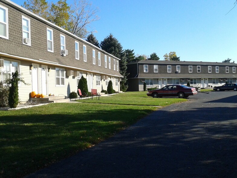 Alma Portfolio Apartments portefeuille de 3 propriétés à vendre sur LoopNet.ca - Photo principale - Image 1 de 7