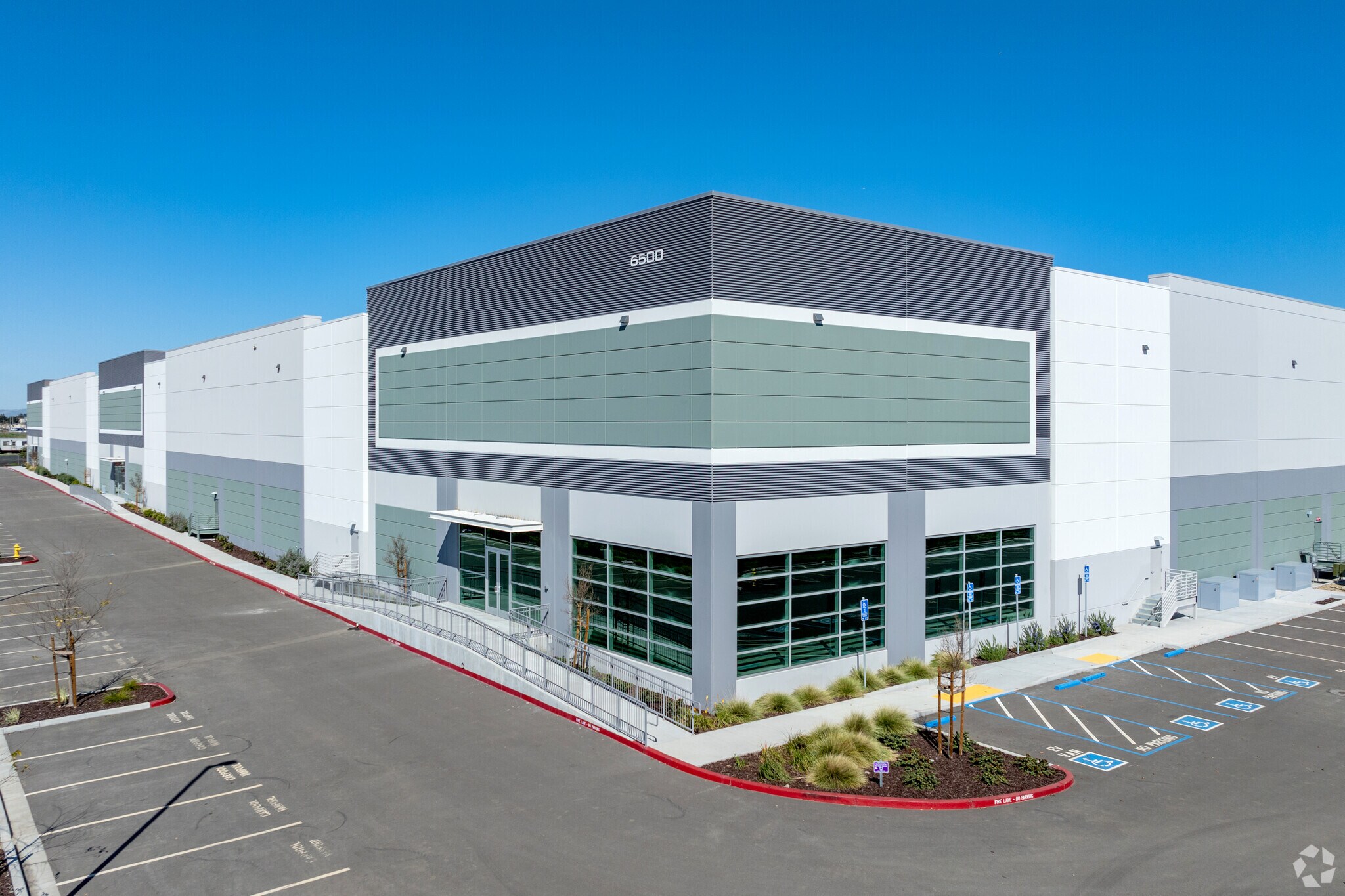 901 Venture Way, Gilroy, CA à louer Photo du bâtiment- Image 1 de 13