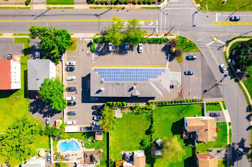 800 Inman Ave, Colonia, NJ à louer - Photo du bâtiment - Image 2 de 13