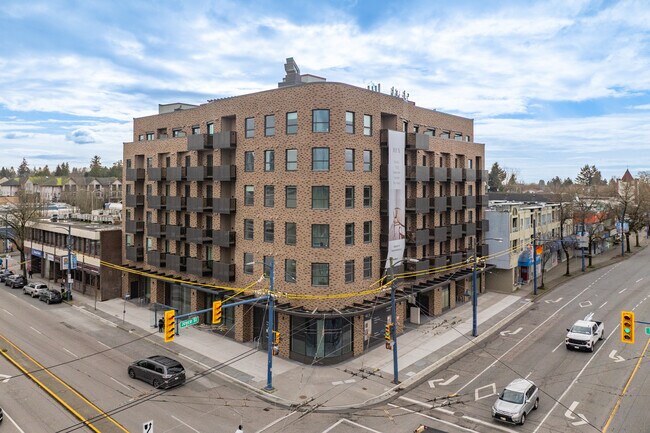 Plus de détails pour 5510 Joyce St, Vancouver, BC - Commerce de détail à louer