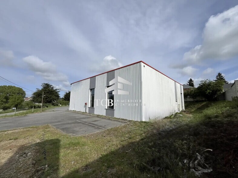 Flex dans Couëron à louer - Photo du bâtiment - Image 3 de 6