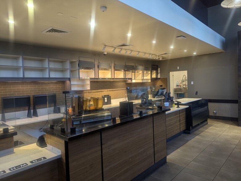 7122 Beverly Blvd, Los Angeles, CA for lease - Interior Photo - Image 3 of 6