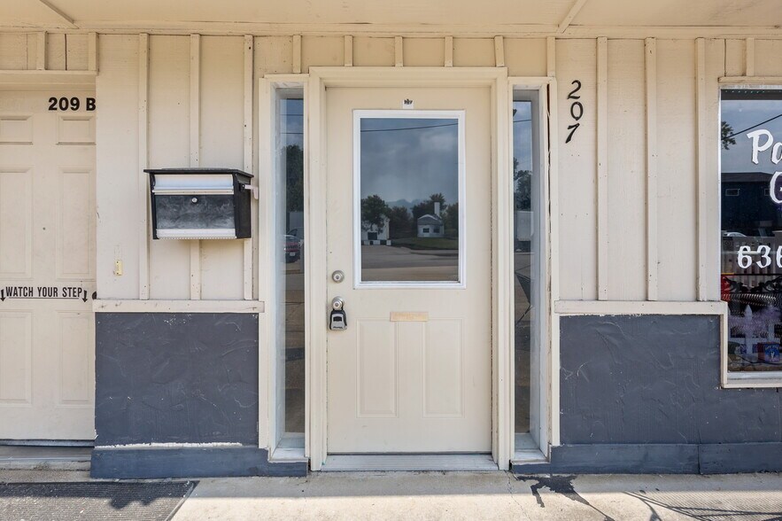 207-209 S 2nd St, Festus, MO à louer - Photo du bâtiment - Image 2 de 16