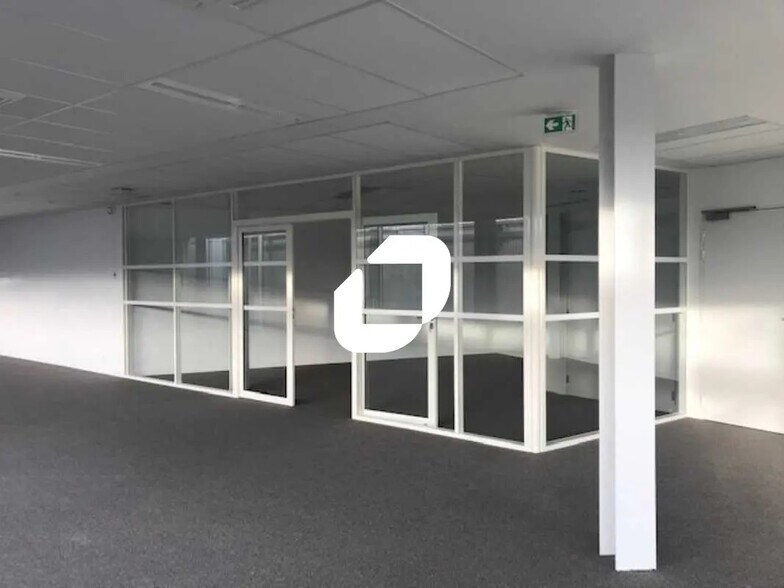 Office in Eysines for lease - Interior Photo - Image 3 of 4