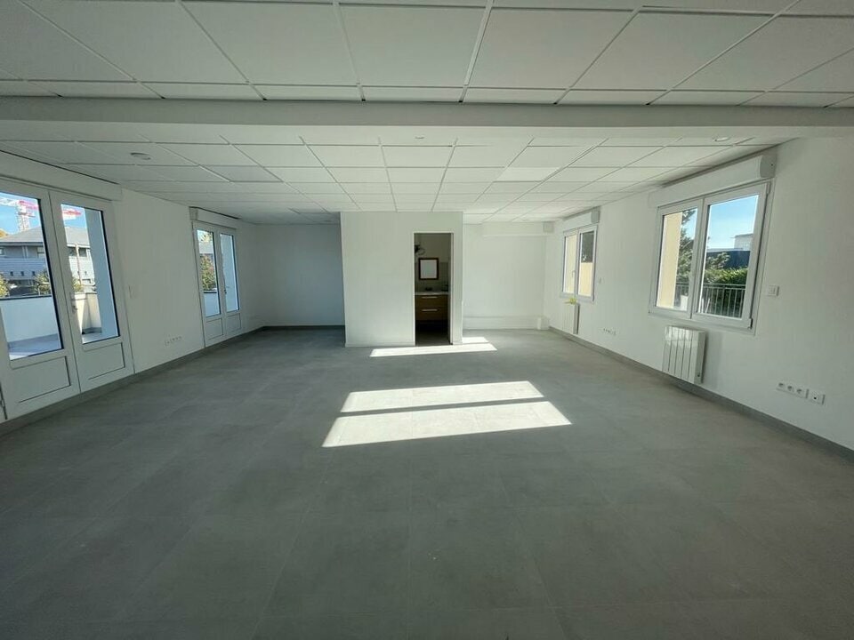 Bureau dans Villiers-le-Bel à louer Photo intérieure- Image 1 de 5