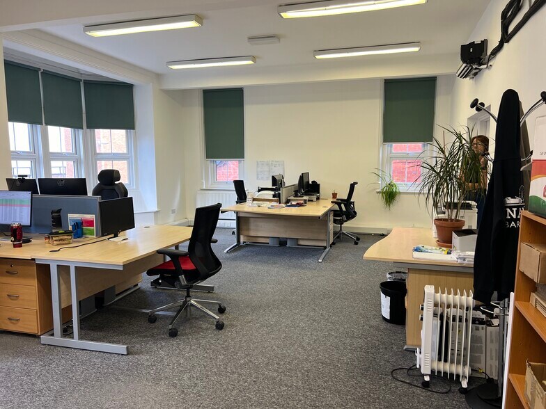 36-38 Church Rd, Burgess Hill for lease - Interior Photo - Image 1 of 12