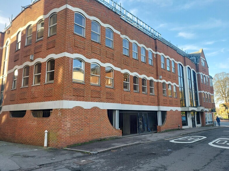 97-101 High St, Tonbridge à vendre - Photo du bâtiment - Image 2 de 22