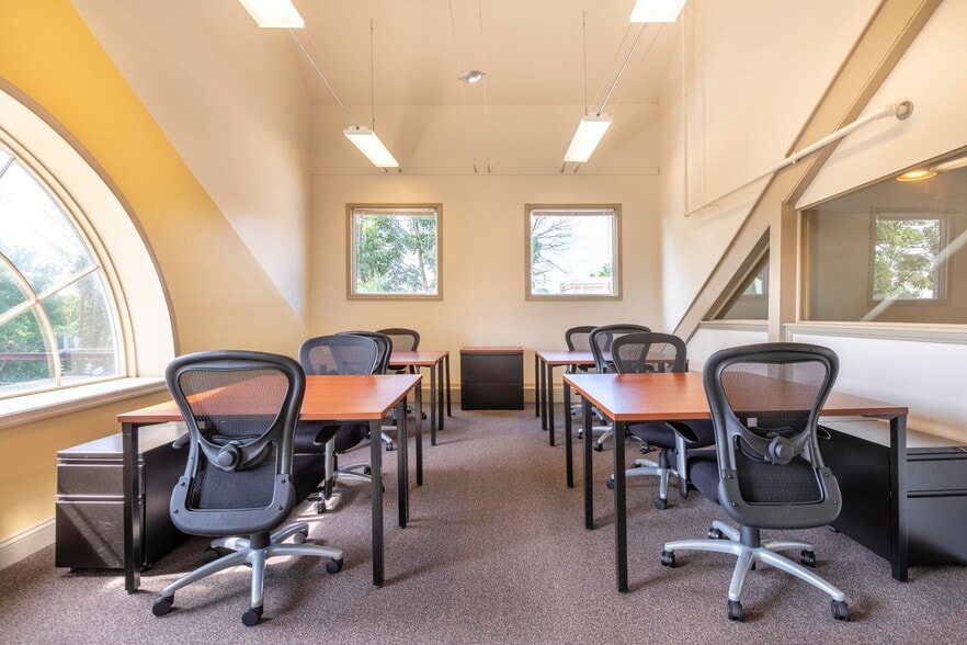 196 W Ashland St, Doylestown, PA for lease - Interior Photo - Image 3 of 22