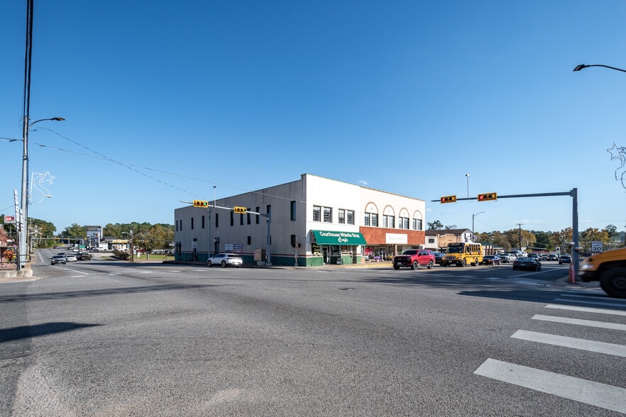 318 N Washington Ave, Livingston, TX for sale - Building Photo - Image 2 of 34