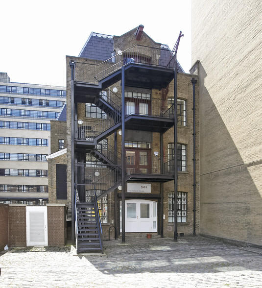 13 Haydon St, London for lease - Building Photo - Image 2 of 6