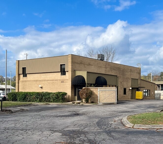 653 Mainstream Dr, Nashville, TN for lease - Building Photo - Image 1 of 9