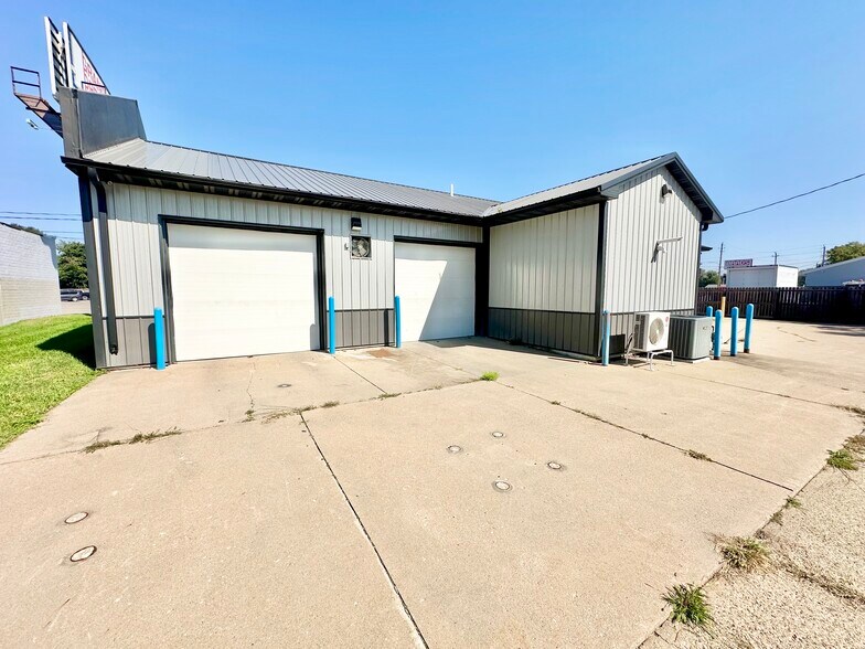 1424 Army Post Rd, Des Moines, IA à vendre - Photo du bâtiment - Image 2 de 7