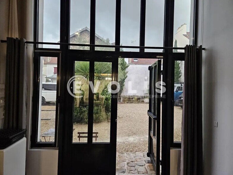 Office in Arcueil for lease - Interior Photo - Image 3 of 11