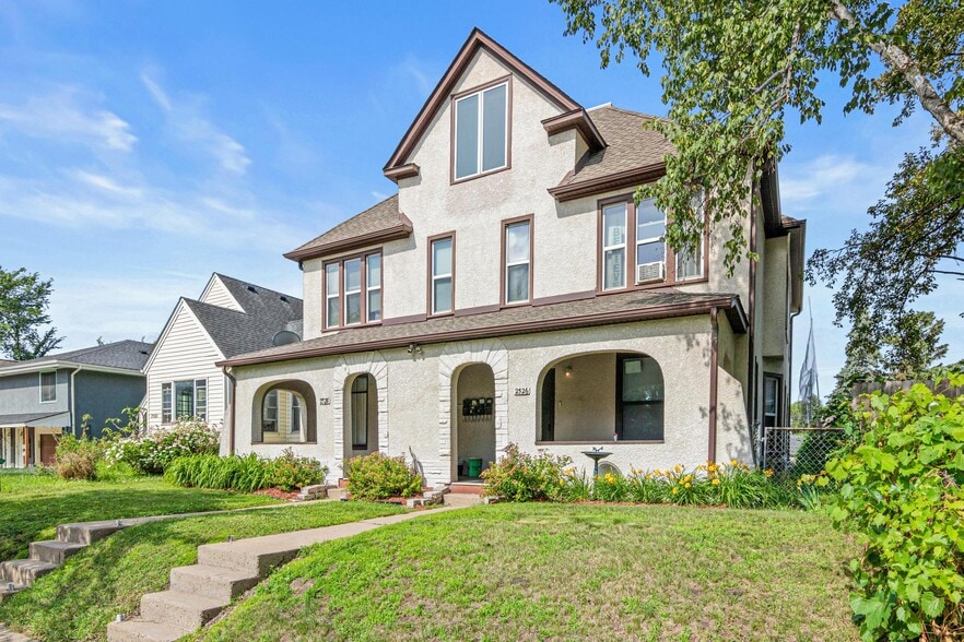 2526 Jackson St NE, Minneapolis, MN à vendre - Photo principale - Image 1 de 31