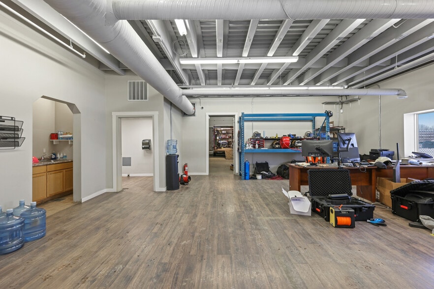 8800 Venture Av SE, Calgary, AB à louer - Photo intérieure - Image 2 de 18