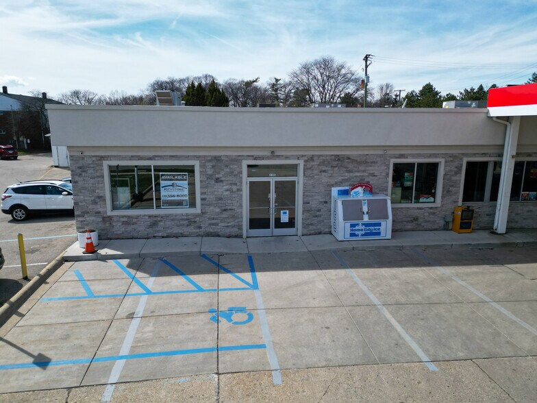 31555 Mound Rd, Warren, MI à louer - Photo du bâtiment - Image 3 de 12