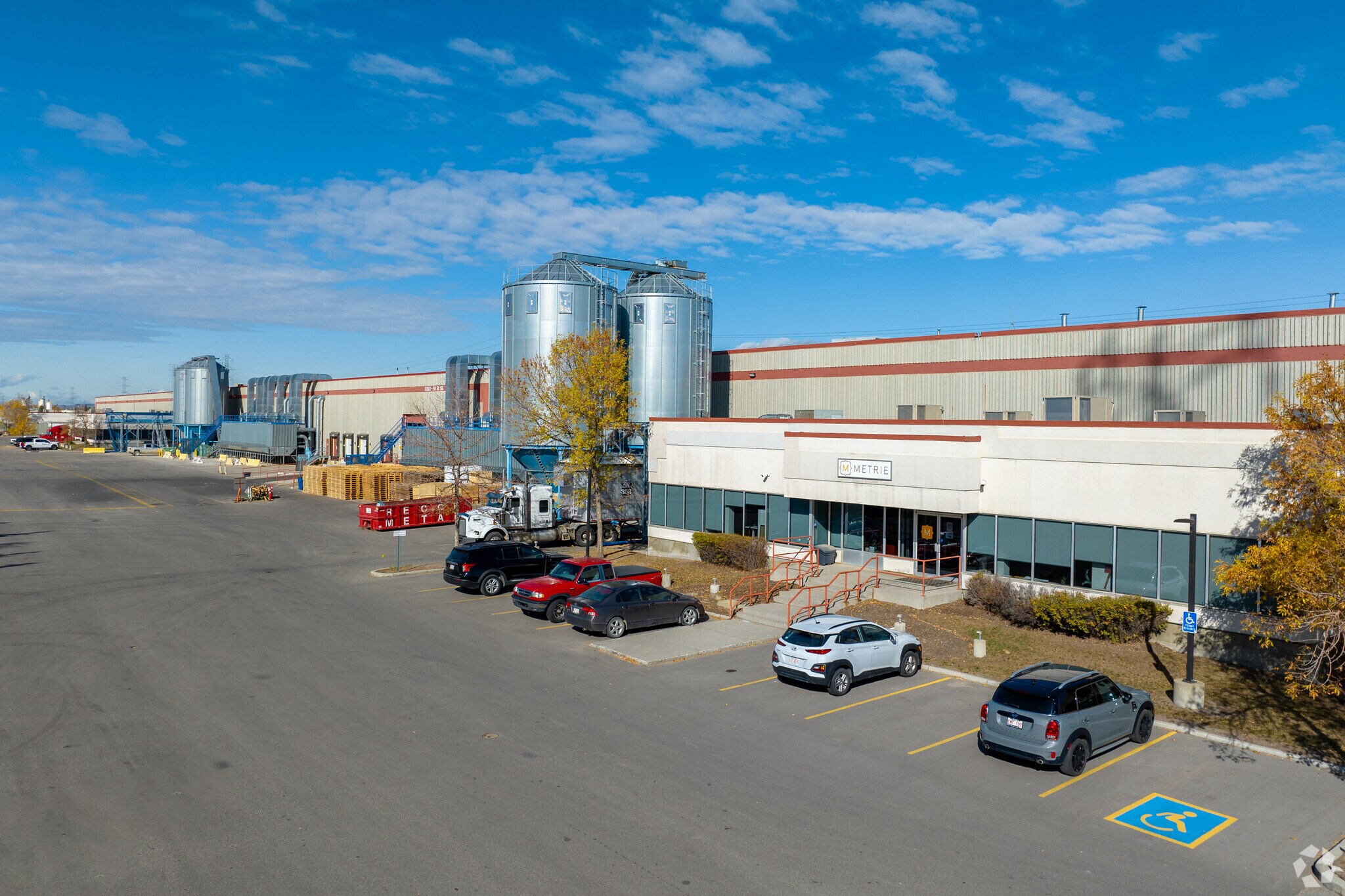 5367 50 St SE, Calgary, AB for sale Primary Photo- Image 1 of 1