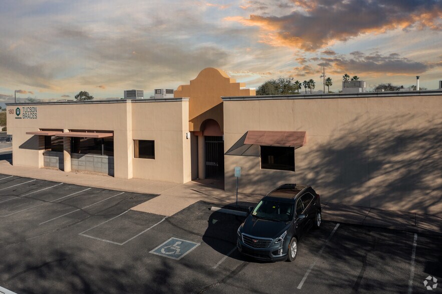 180 W Magee Rd, Tucson, AZ à louer - Photo du bâtiment - Image 3 de 41