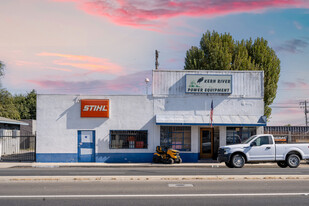 108 N Chester Ave, Bakersfield CA - Épicerie