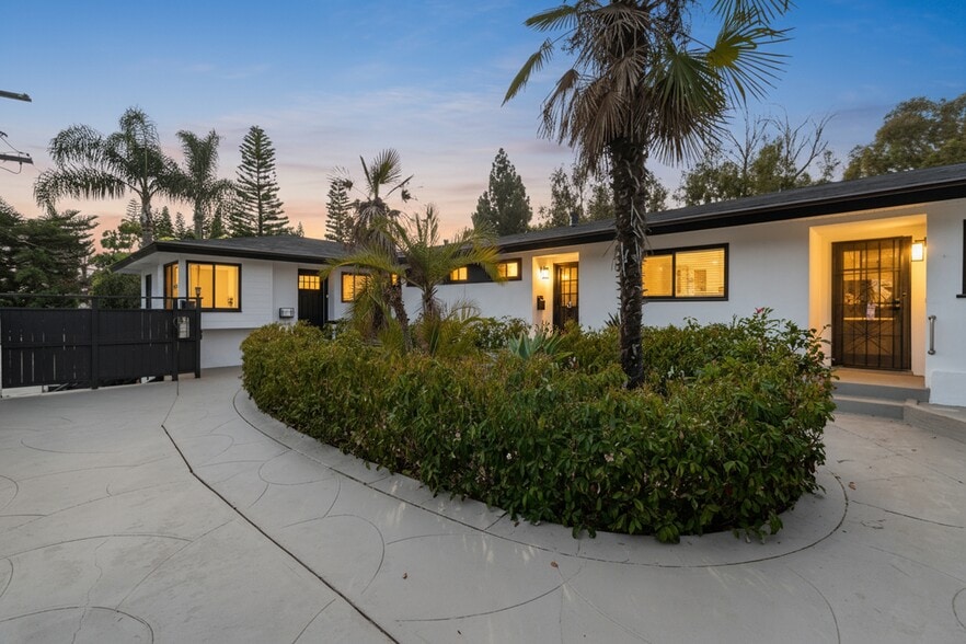 244-246 W Avenida Palizada, San Clemente, CA for sale - Building Photo - Image 3 of 9