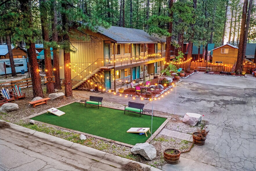 1072 Ski Run Blvd, South Lake Tahoe, CA à vendre - Photo du bâtiment - Image 2 de 58