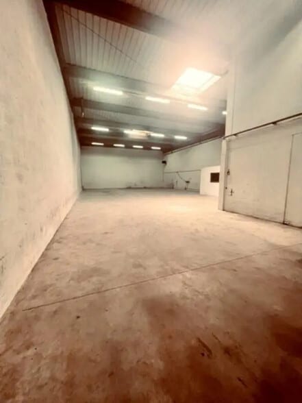 Office in Coignières for lease - Interior Photo - Image 2 of 9